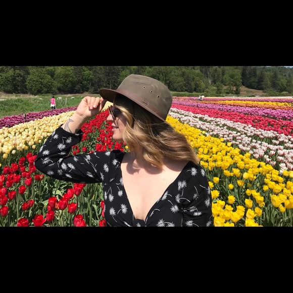 Meet your Posher, Julia - Picture 1 of 1